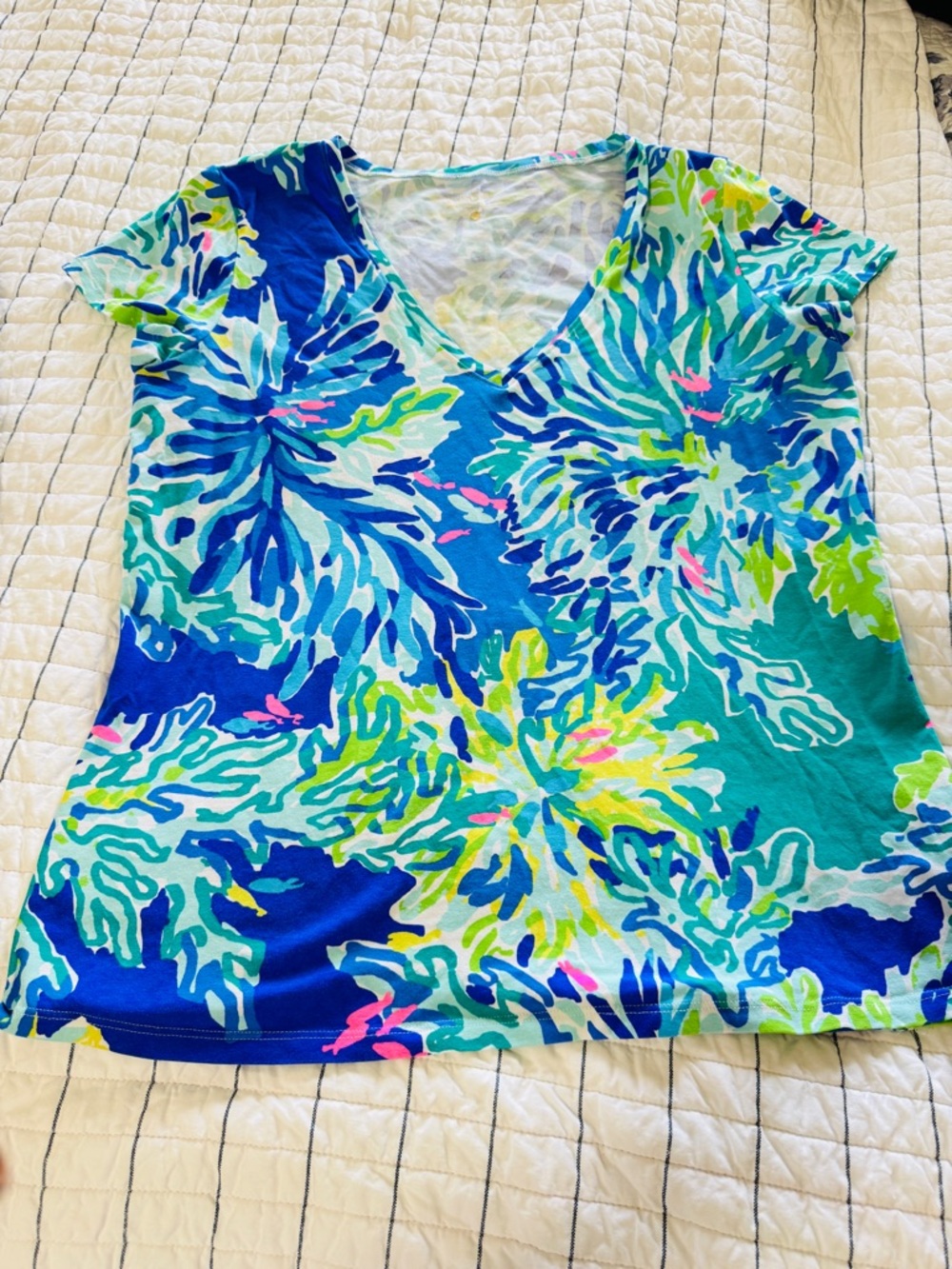 Lilly Pulitzer Wade and Sea V Neck tee